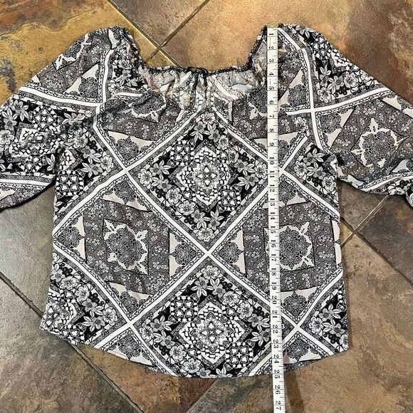 Unique Spectrum Women’s XL Geometric Patterned Blouse - Picture 6 of 11